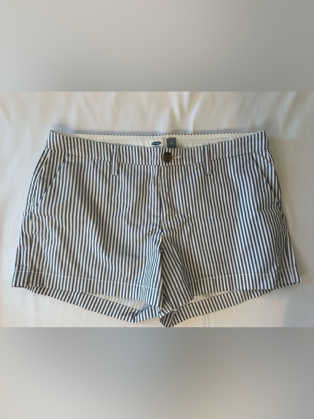 Old Navy Women’s Size 8 gray/White Striped Cotton Chino Shorts Pockets